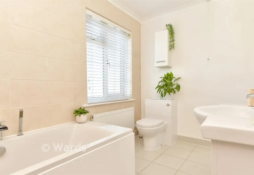 Bathroom - Hawthorn Road, Strood, Rochester, Kent - Wards of Kent
