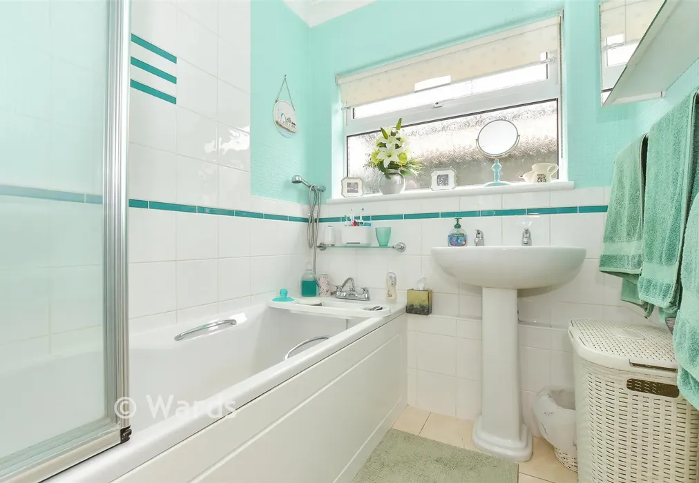 Bathroom - Northdown Road, Margate, Kent - Wards of Kent