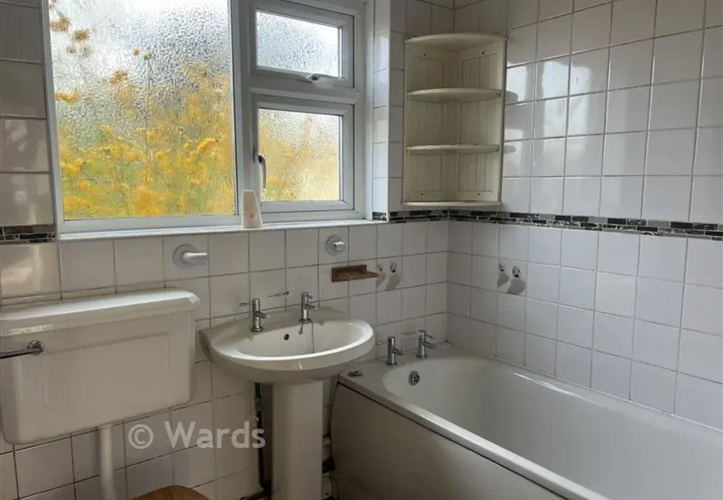 Bathroom - Selsea Avenue, Herne Bay, Kent - Wards of Kent