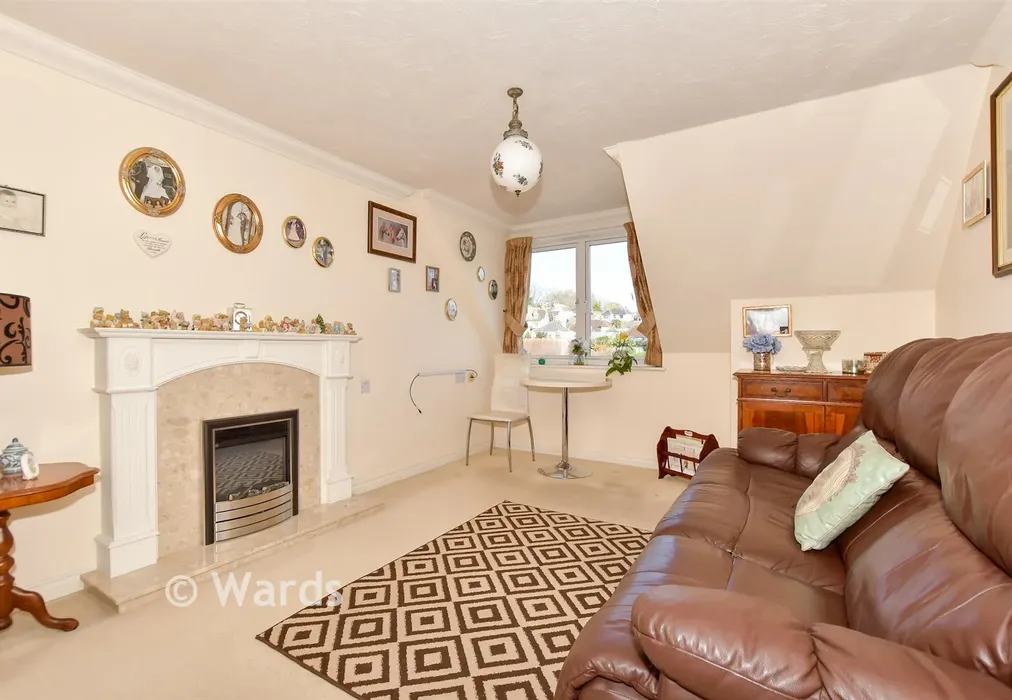 Lounge - East Street, Hythe, Kent - Wards of Kent