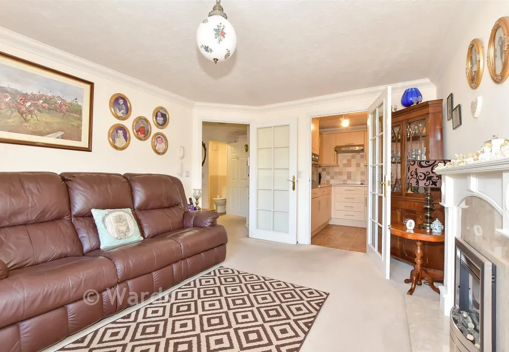 Lounge - East Street, Hythe, Kent - Wards of Kent