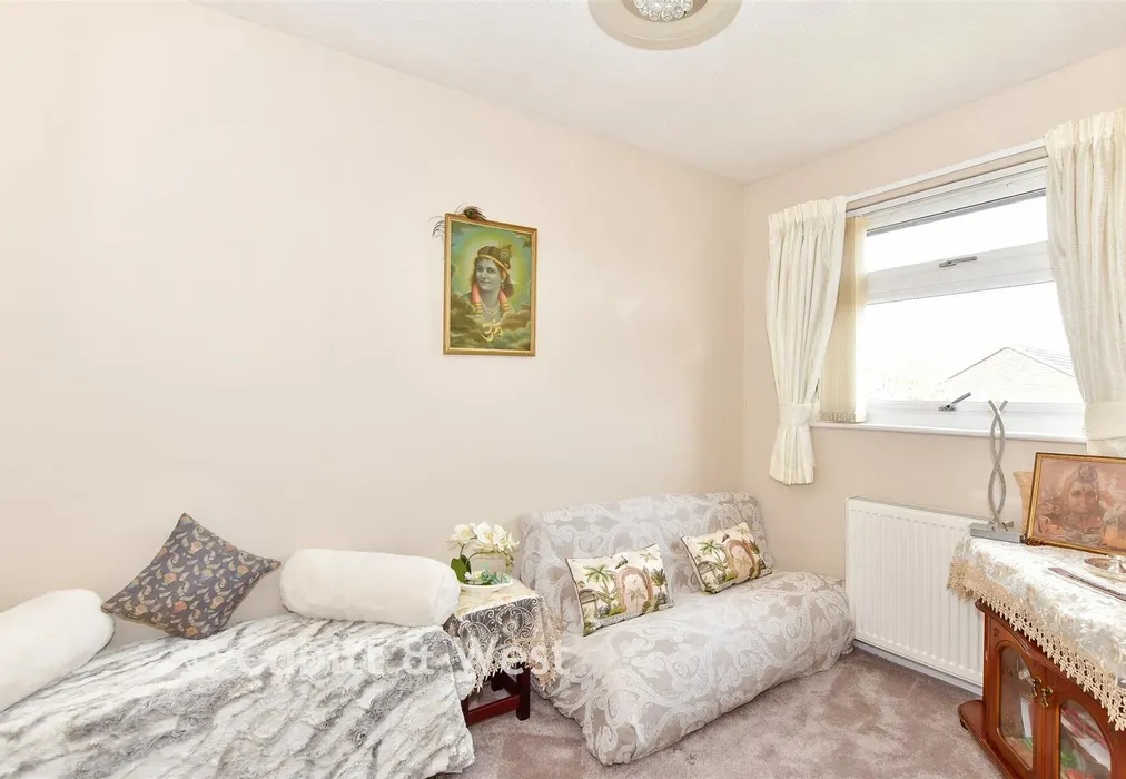 Bedroom 2 - Sonnet Way, Waterlooville, Hampshire - Wards of Kent