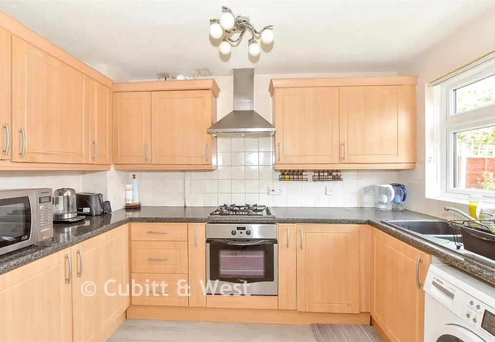 Kitchen - Sonnet Way, Waterlooville, Hampshire - Wards of Kent
