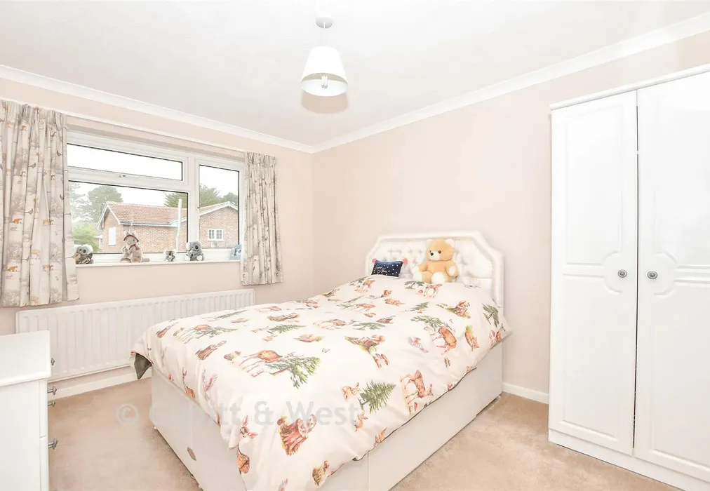 Bedroom 2 - Wraysbury Park Drive, Emsworth, Hampshire - Wards of Kent