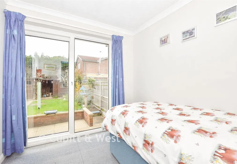 Family Room - Wraysbury Park Drive, Emsworth, Hampshire - Wards of Kent