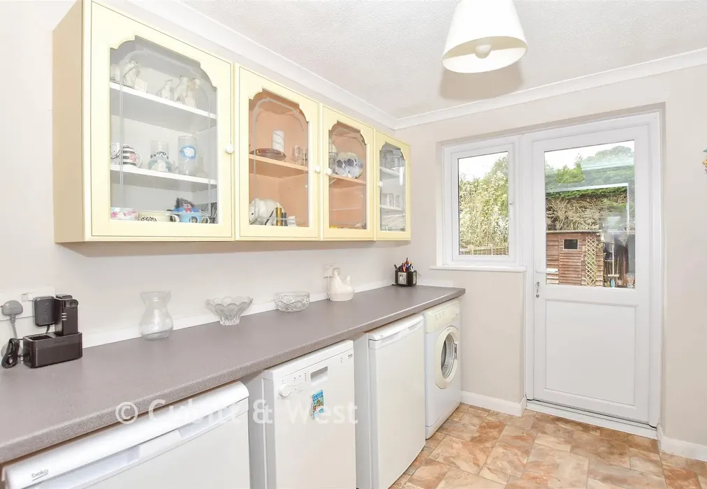 Utility Room - Wraysbury Park Drive, Emsworth, Hampshire - Wards of Kent