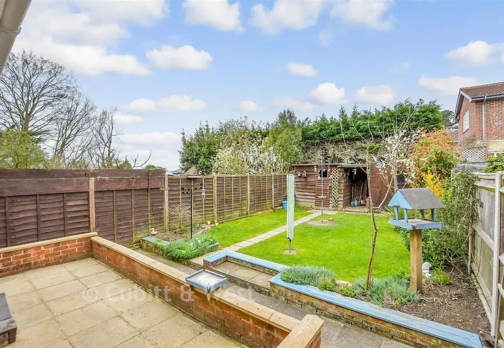 Rear Garden - Wraysbury Park Drive, Emsworth, Hampshire - Wards of Kent