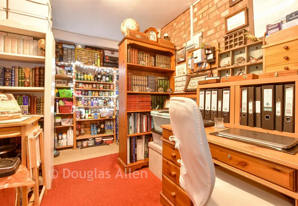 Garage - Ilfracombe Crescent, Hornchurch, Essex - Wards of Kent