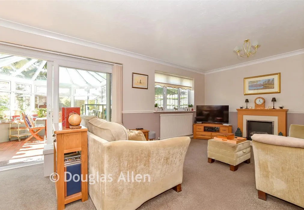 Lounge/Diner - Ilfracombe Crescent, Hornchurch, Essex - Wards of Kent