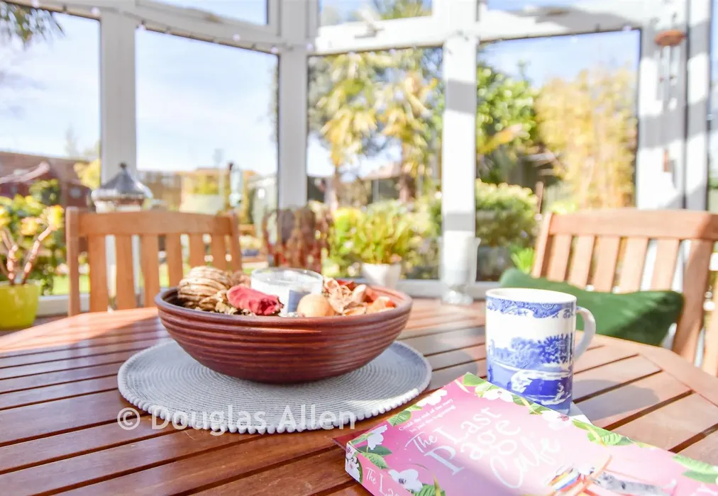 Internal Lifestyle Photograph - Ilfracombe Crescent, Hornchurch, Essex - Wards of Kent