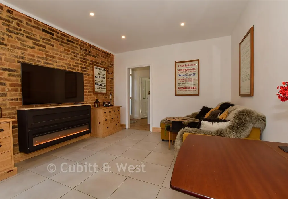 Dining Room - Wellington Road, Horsham, West Sussex - Wards of Kent