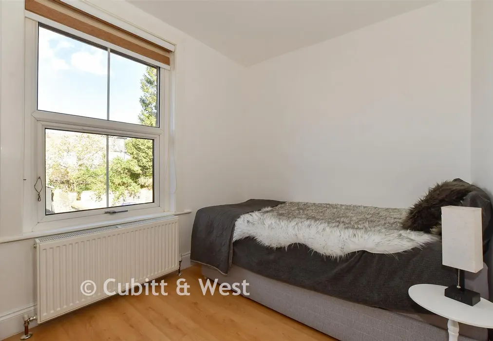 Bedroom 2 - Wellington Road, Horsham, West Sussex - Wards of Kent
