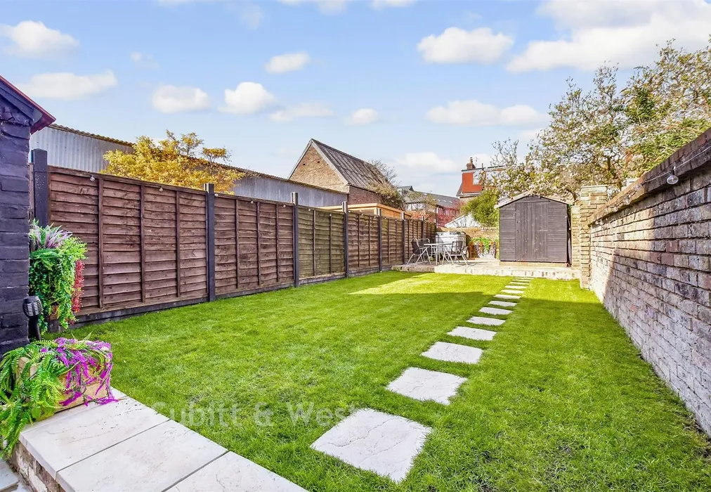 Rear Garden - Wellington Road, Horsham, West Sussex - Wards of Kent