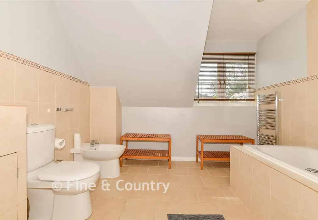 Bathroom - The Drove, Fordwich, Canterbury, Kent - Wards of Kent
