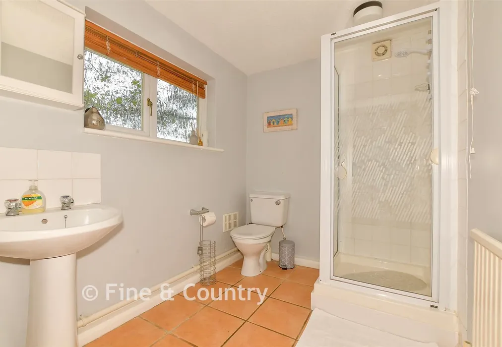 Shower Room - The Drove, Fordwich, Canterbury, Kent - Wards of Kent