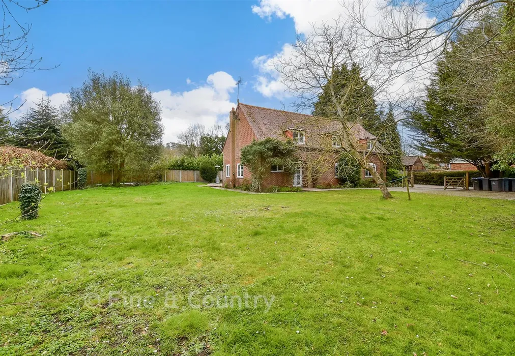 Front Garden - The Drove, Fordwich, Canterbury, Kent - Wards of Kent