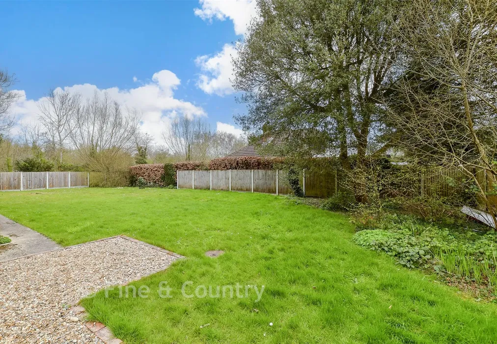 Side Garden - The Drove, Fordwich, Canterbury, Kent - Wards of Kent