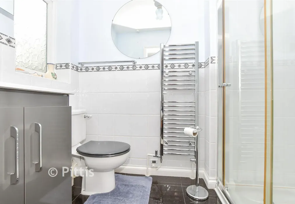 En-Suite Shower Room - Stonelands Park, Ryde, Isle of Wight - Wards of Kent