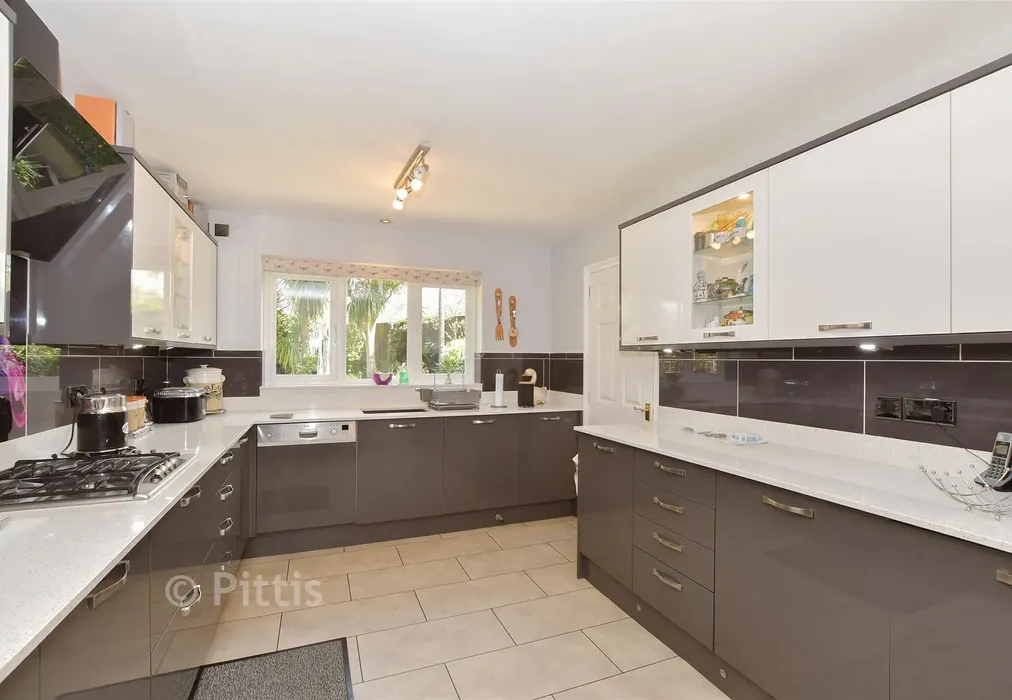 Kitchen - Stonelands Park, Ryde, Isle of Wight - Wards of Kent