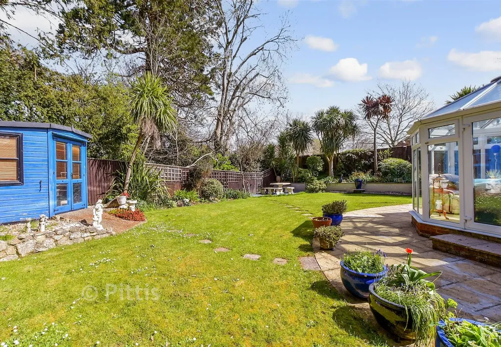 Rear Garden - Stonelands Park, Ryde, Isle of Wight - Wards of Kent