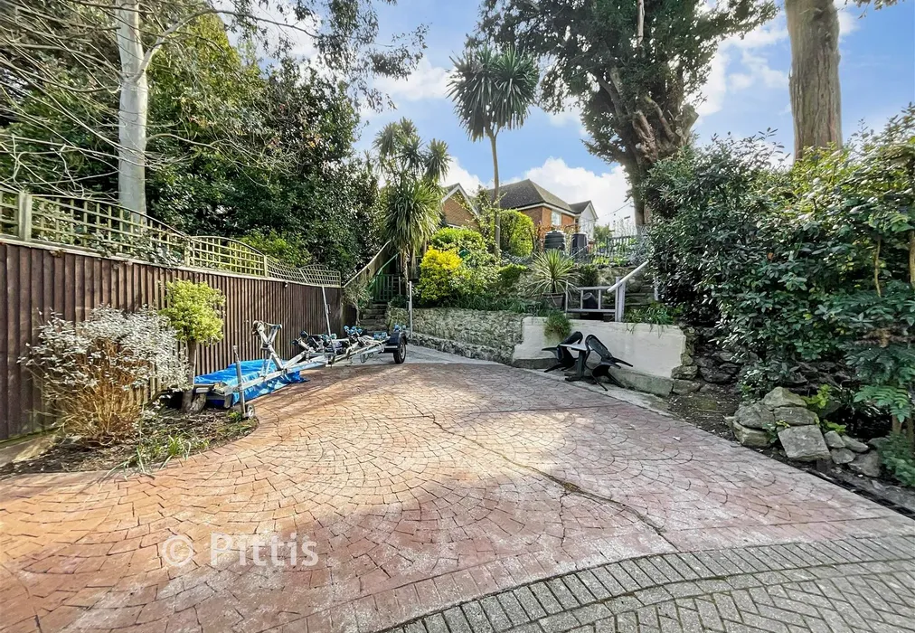 Rear Parking/Boat Storage - Stonelands Park, Ryde, Isle of Wight - Wards of Kent