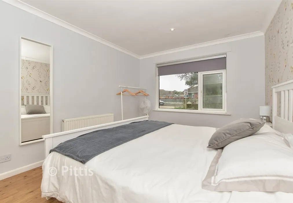 Bedroom 1 - Yaverland Close, Sandown, Isle of Wight - Wards of Kent