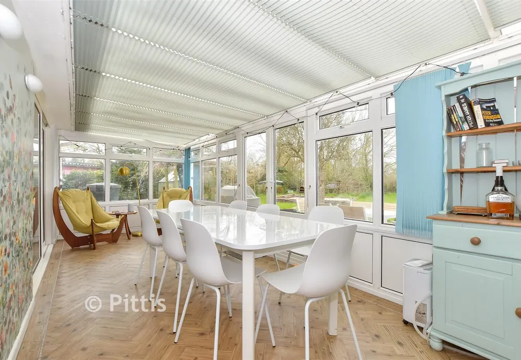 Conservatory - Yaverland Close, Sandown, Isle of Wight - Wards of Kent