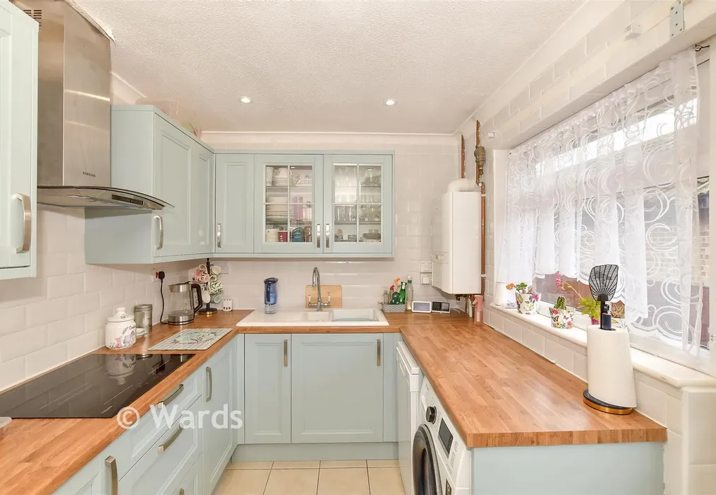Kitchen - Barley Close, Herne Bay, Kent - Wards of Kent