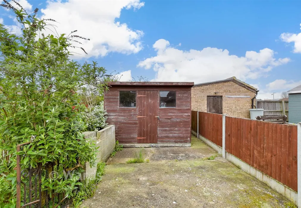 Driveway/Parking - Barley Close, Herne Bay, Kent - Wards of Kent