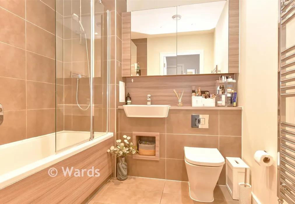Bathroom - Common Creek Wharf, Rochester, Kent - Wards of Kent