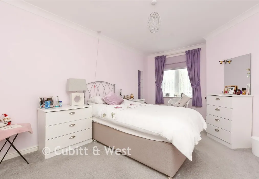 Bedroom - London Road, Redhill, Surrey - Wards of Kent