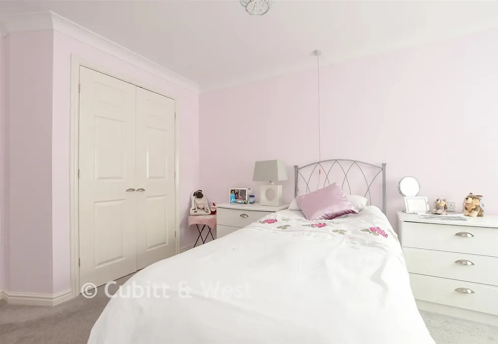Bedroom - London Road, Redhill, Surrey - Wards of Kent