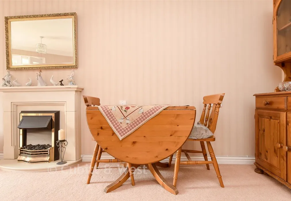 Living Room - London Road, Redhill, Surrey - Wards of Kent