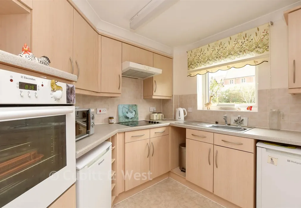 Kitchen - London Road, Redhill, Surrey - Wards of Kent