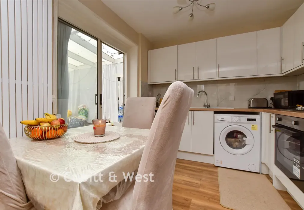 Kitchen - Shrewsbury Road, Carshalton, Surrey - Wards of Kent