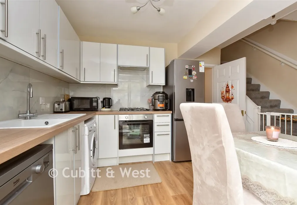 Kitchen - Shrewsbury Road, Carshalton, Surrey - Wards of Kent