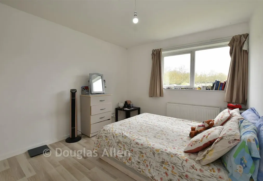 Bedroom 1 - Wickhay, Basildon, Essex - Wards of Kent