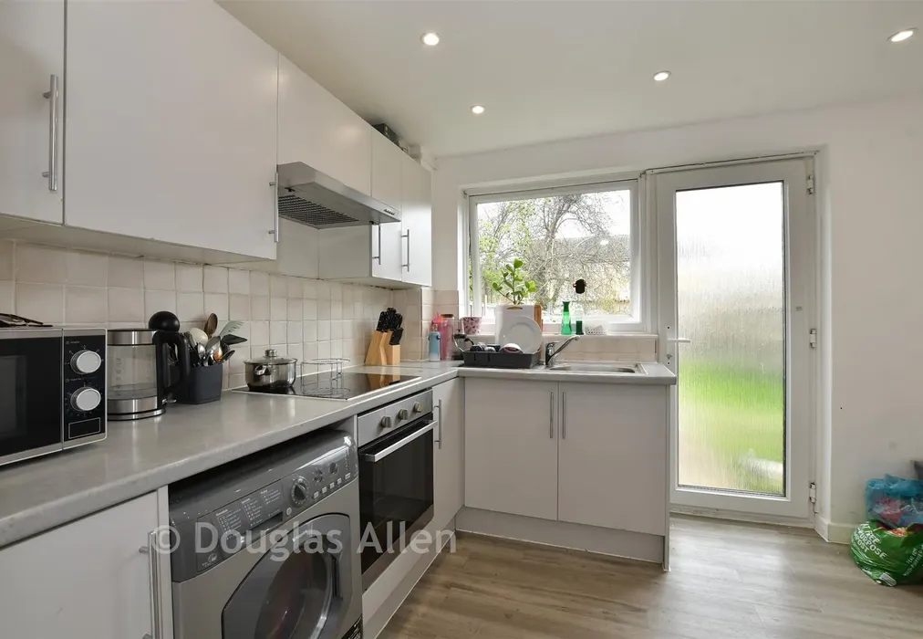 Kitchen - Wickhay, Basildon, Essex - Wards of Kent