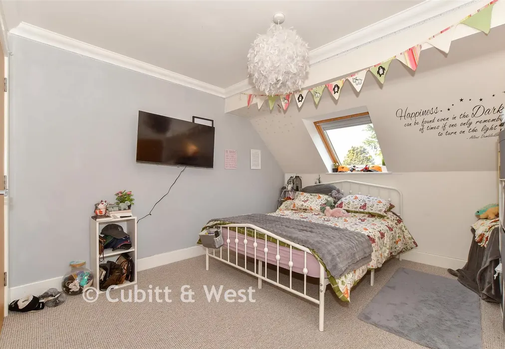 Bedroom 1 - Tupwood Gardens, Caterham, Surrey - Wards of Kent