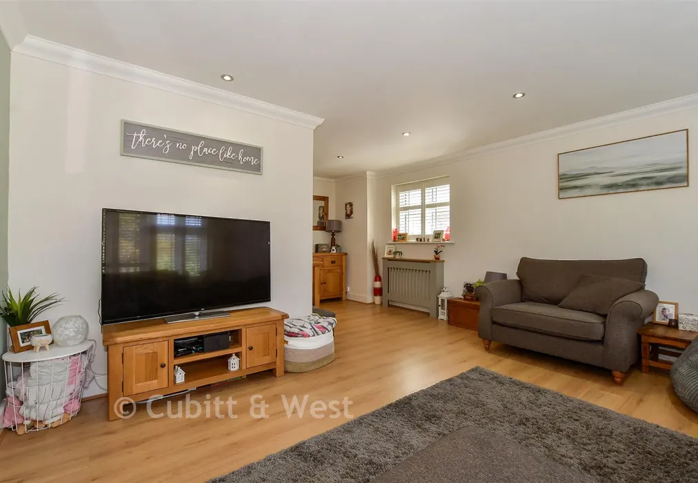 Lounge - Tupwood Gardens, Caterham, Surrey - Wards of Kent