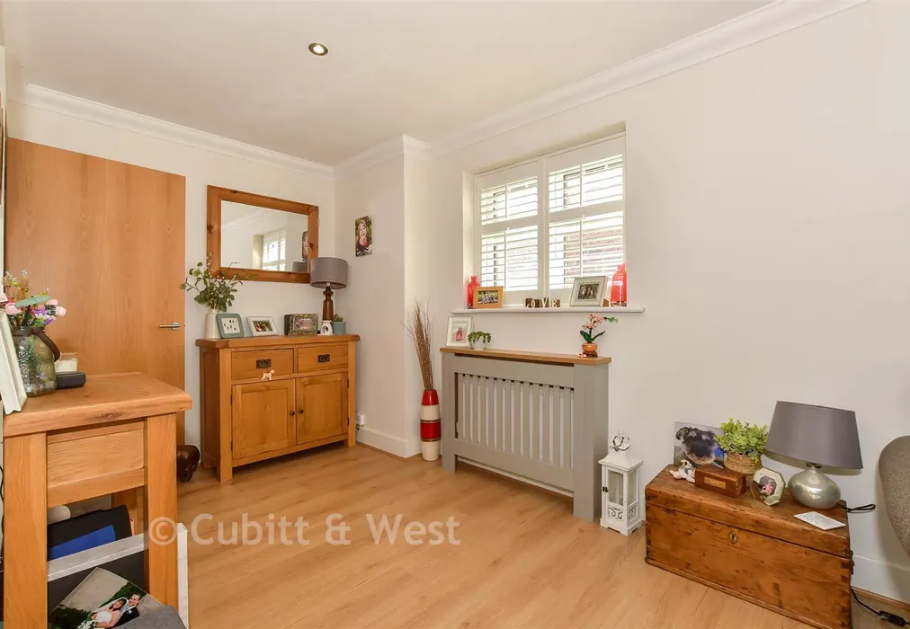 Lounge - Tupwood Gardens, Caterham, Surrey - Wards of Kent