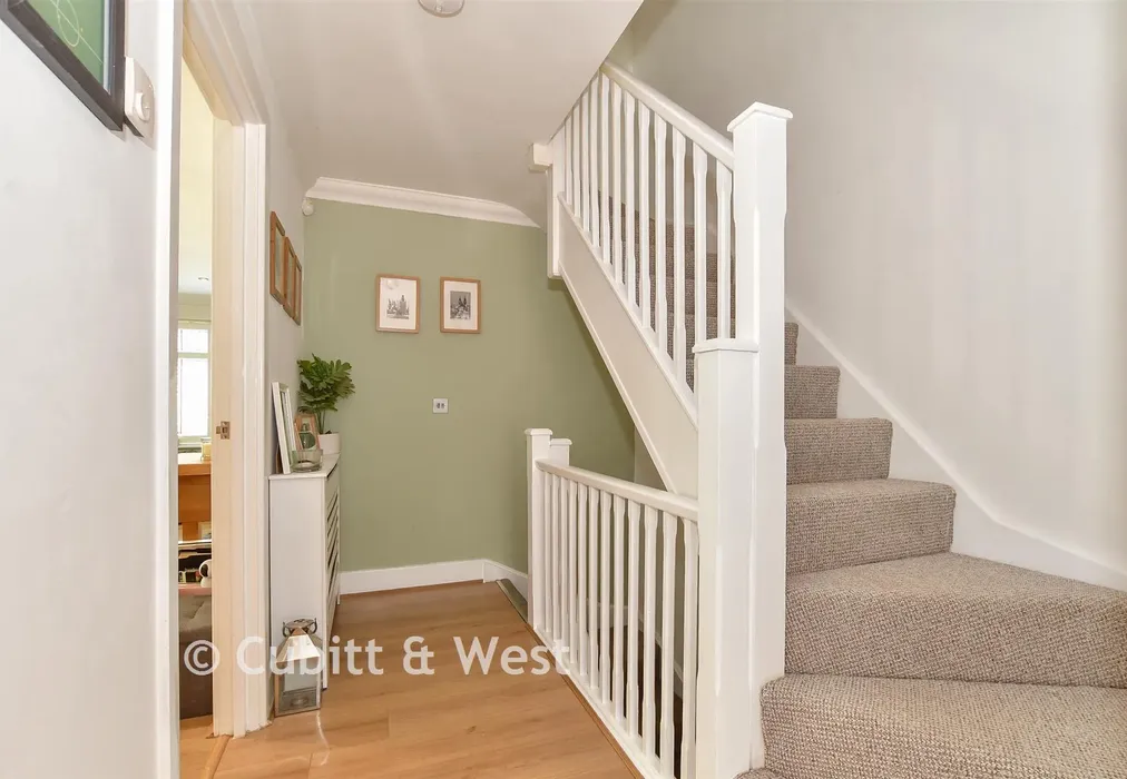 Entrance Hall - Tupwood Gardens, Caterham, Surrey - Wards of Kent