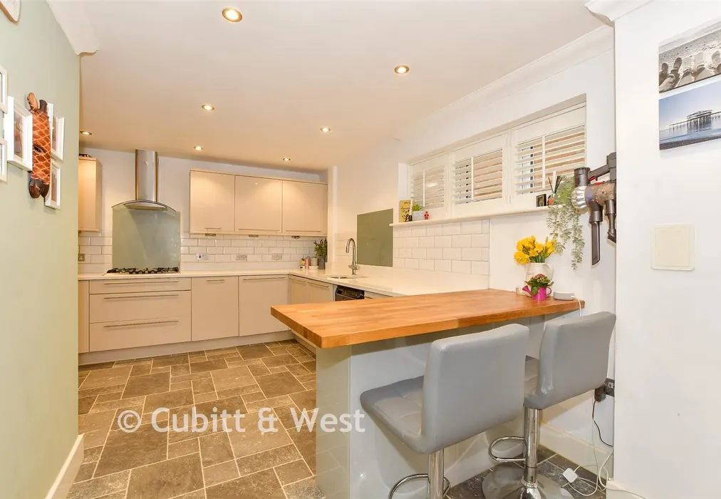 Kitchen/Family Room - Tupwood Gardens, Caterham, Surrey - Wards of Kent