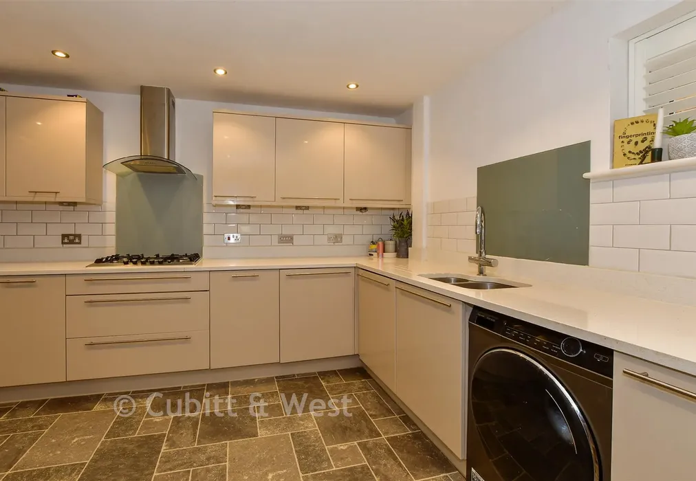 Kitchen/Family Room - Tupwood Gardens, Caterham, Surrey - Wards of Kent
