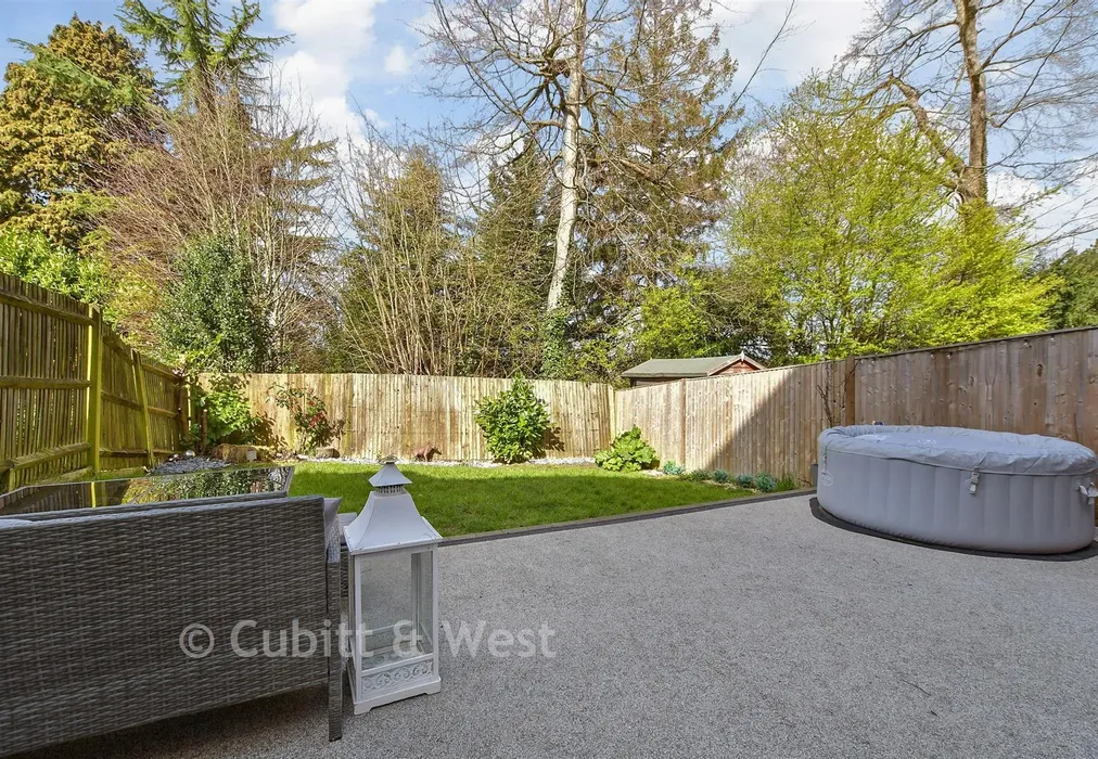 Rear Garden - Tupwood Gardens, Caterham, Surrey - Wards of Kent