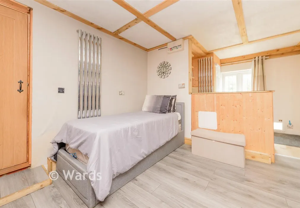 Bedroom 1 - Botsom Lane, West Kingsdown, Sevenoaks, Kent - Wards of Kent