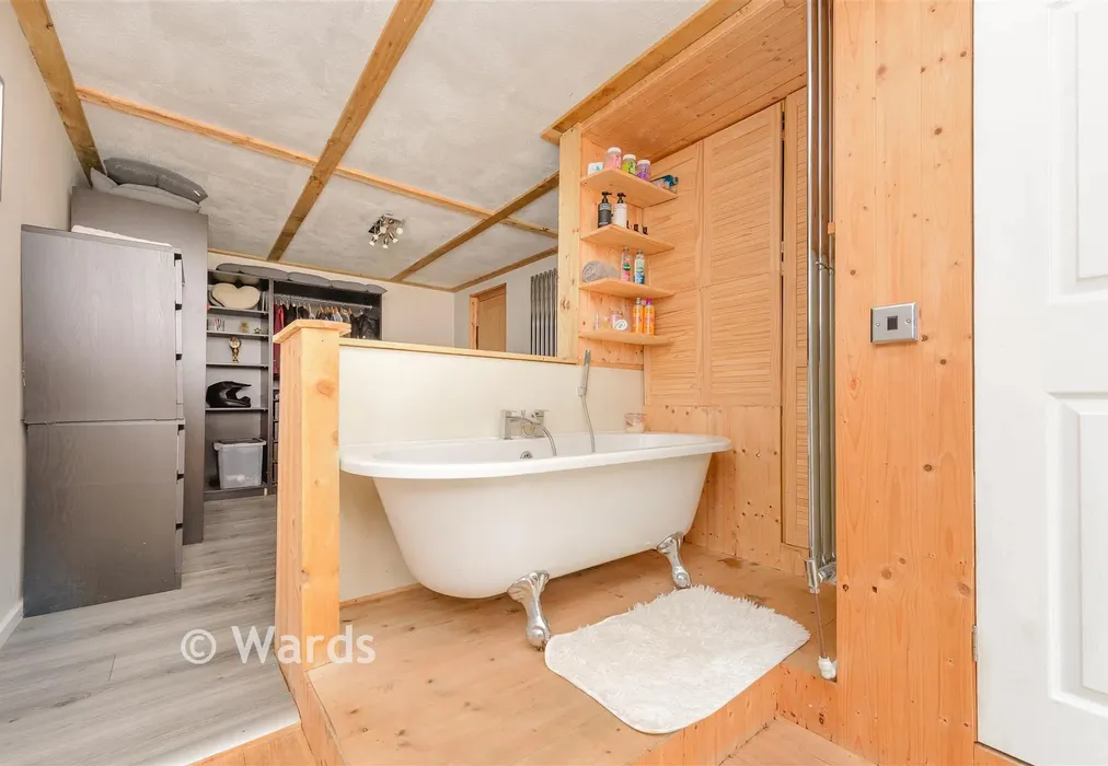 En-Suite Bathroom - Botsom Lane, West Kingsdown, Sevenoaks, Kent - Wards of Kent