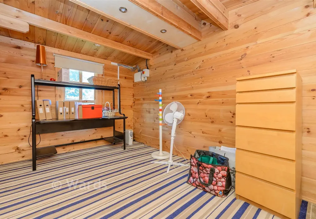 Room 1 - Botsom Lane, West Kingsdown, Sevenoaks, Kent - Wards of Kent