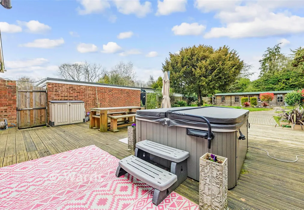 Swimming Pool - Botsom Lane, West Kingsdown, Sevenoaks, Kent - Wards of Kent