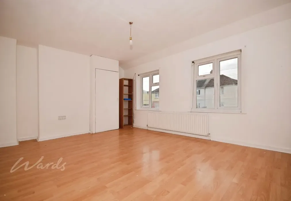 symons bed 1 - Symons Avenue Chatham ME4 - Wards of Kent